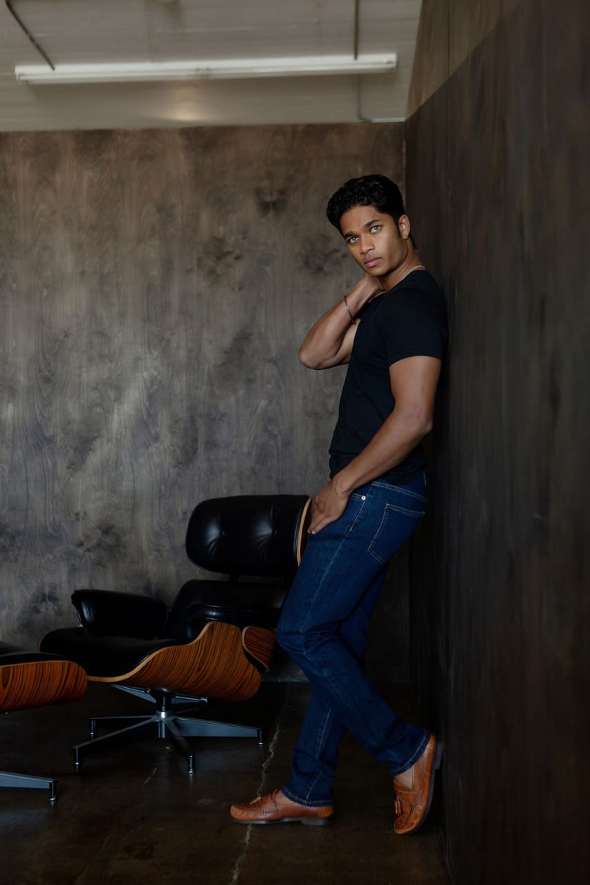 Mid-Rise Straight / Slim Jeans for Men